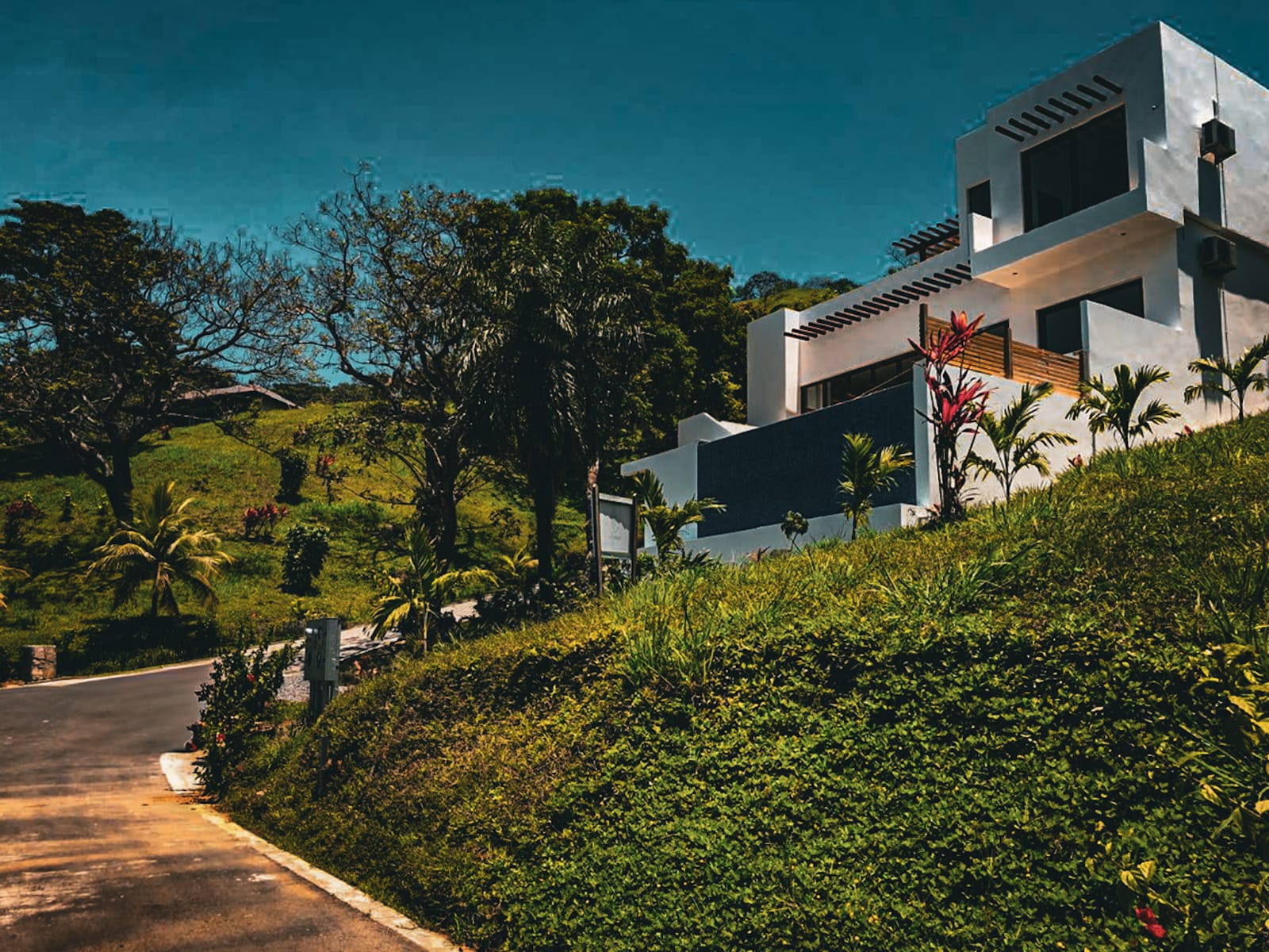 Construcción de casa de habitación en coral view.